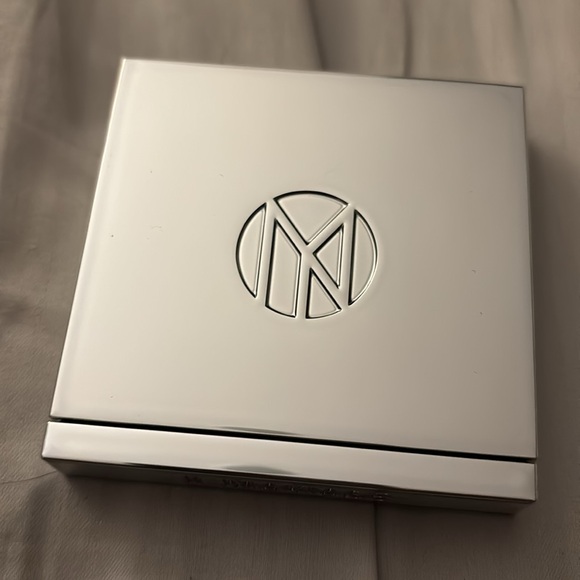 Colour Boss Squad Eyeshadow quad -  Stunning neutrals/smoky eyeshadow palette - Picture 2 of 4